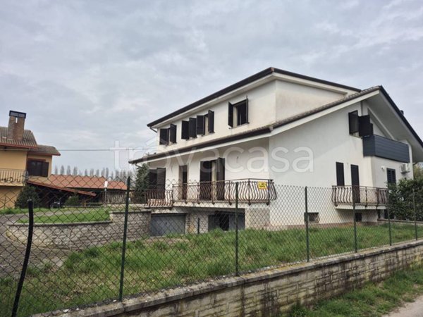 casa indipendente in vendita ad Alatri in zona Tecchiena