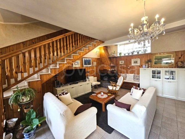 casa indipendente in vendita ad Alatri in zona Tecchiena