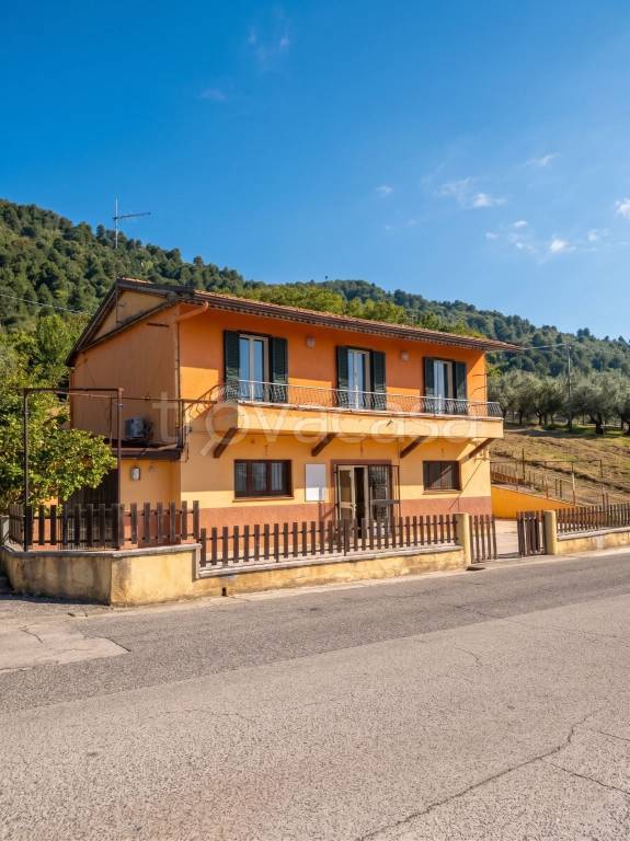 casa indipendente in vendita ad Alatri