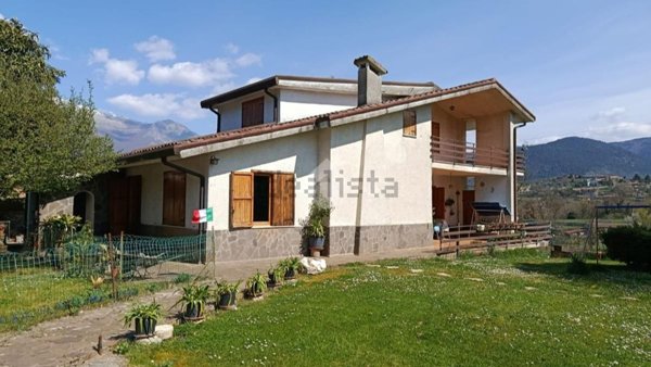casa indipendente in vendita ad Alatri in zona Basciano