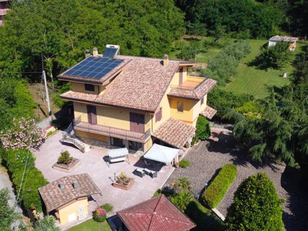 casa indipendente in vendita ad Alatri