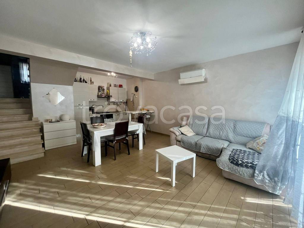 casa indipendente in vendita ad Alatri