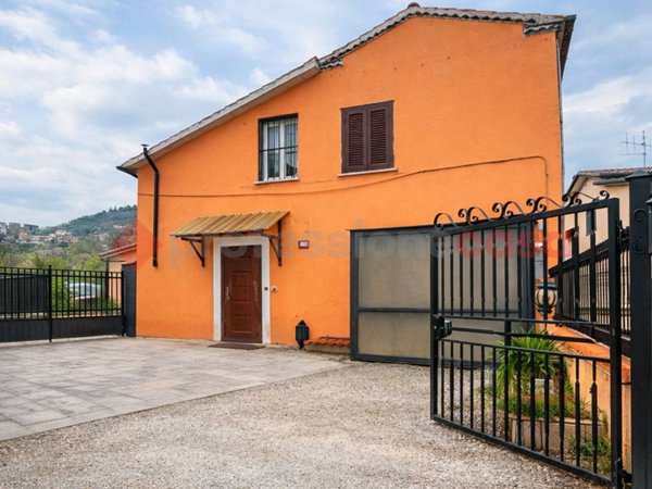 casa indipendente in vendita ad Alatri