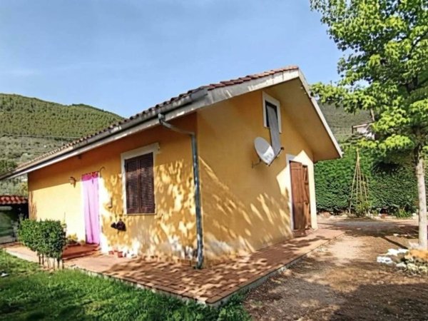 casa indipendente in vendita ad Alatri