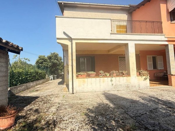 casa indipendente in vendita ad Alatri