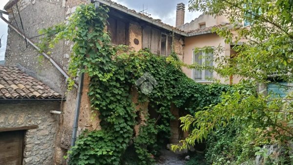 casa indipendente in vendita ad Alatri