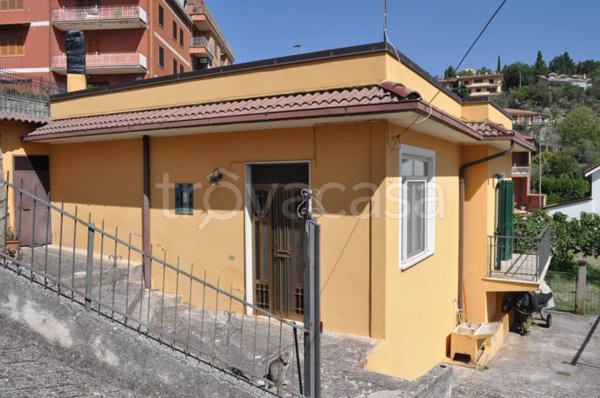 casa indipendente in vendita ad Alatri