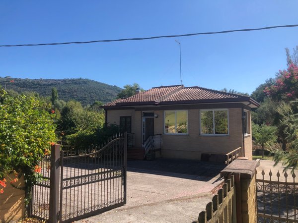 casa indipendente in vendita ad Alatri
