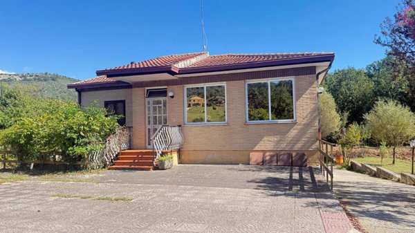 casa indipendente in vendita ad Alatri