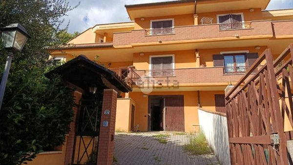 casa indipendente in vendita ad Alatri