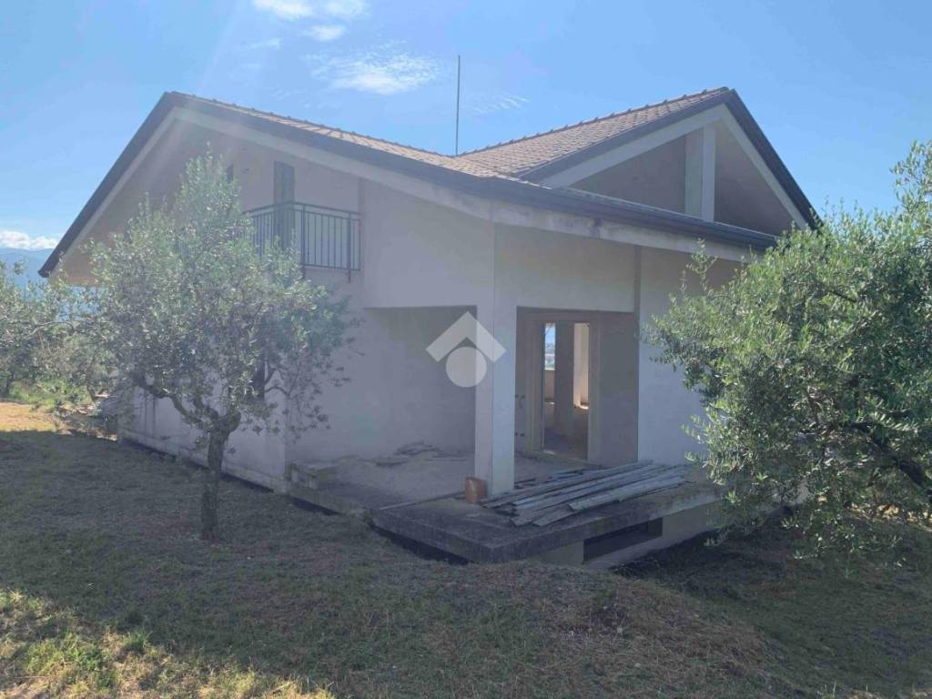casa indipendente in vendita ad Alatri