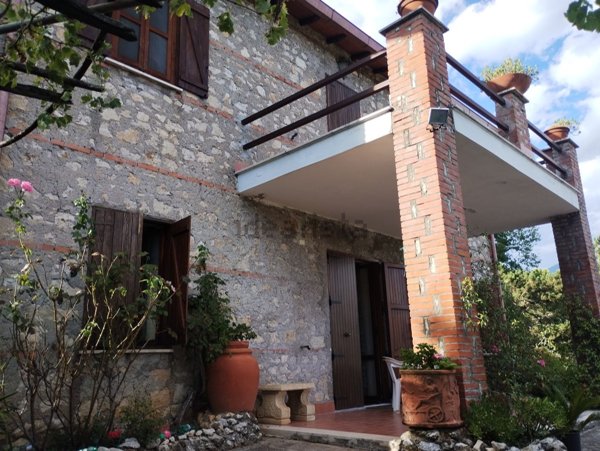 casa indipendente in vendita ad Alatri