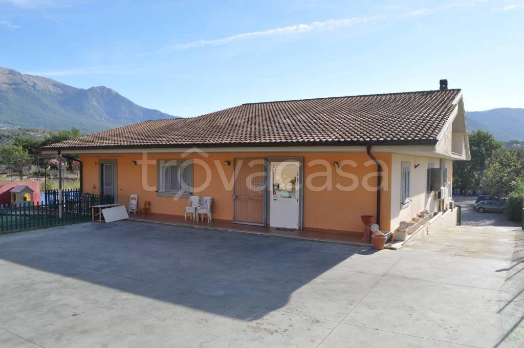 casa indipendente in vendita ad Alatri