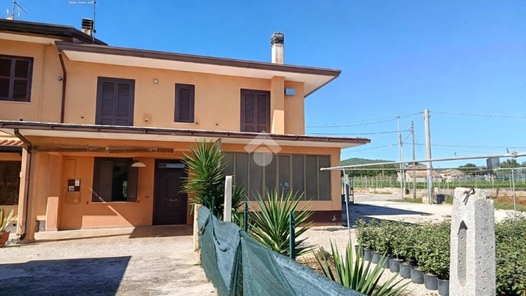 casa indipendente in vendita ad Alatri