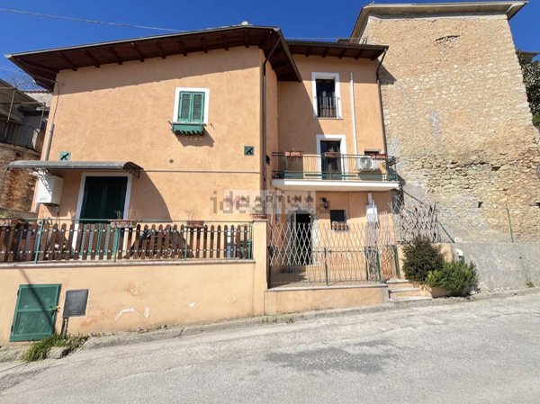 appartamento in vendita ad Alvito in zona Castello