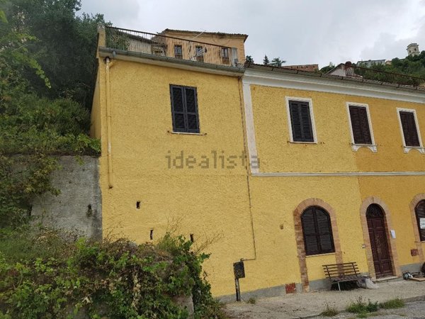 appartamento in vendita ad Alvito in zona Peschio