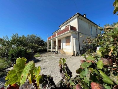 casa indipendente in vendita ad Alvito in zona Castello