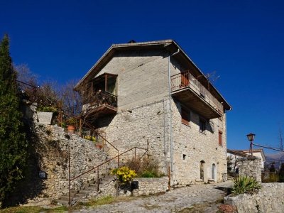 appartamento in vendita ad Alvito in zona Castello