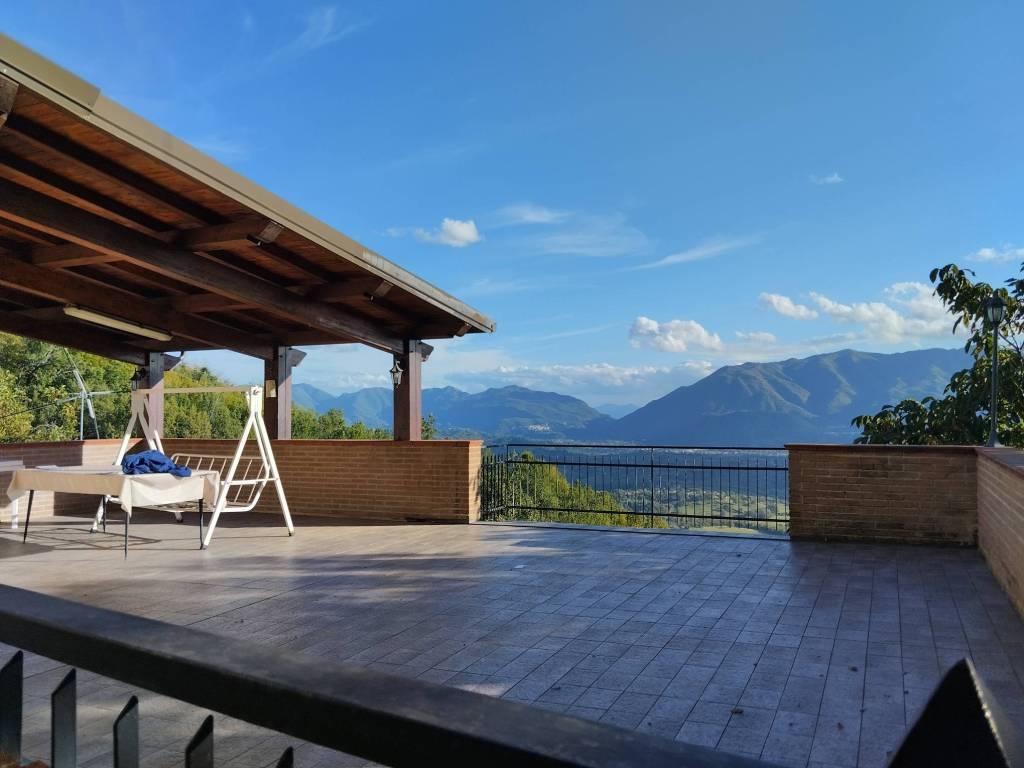 casa indipendente in vendita ad Alvito in zona Castello