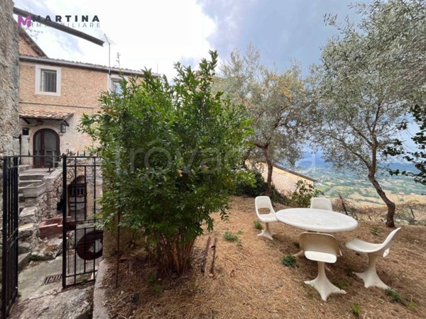 casa indipendente in vendita ad Alvito in zona Castello