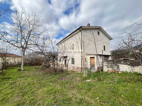 casa indipendente in vendita ad Alvito