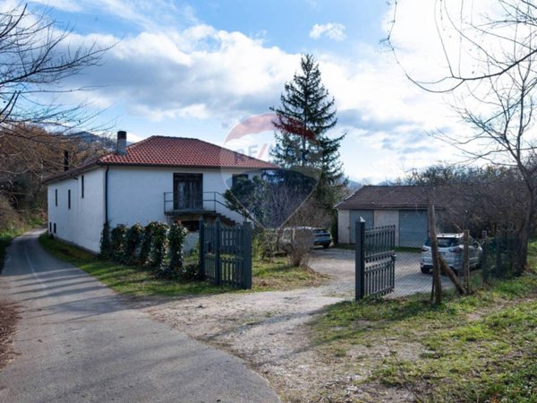 casa indipendente in vendita ad Alvito