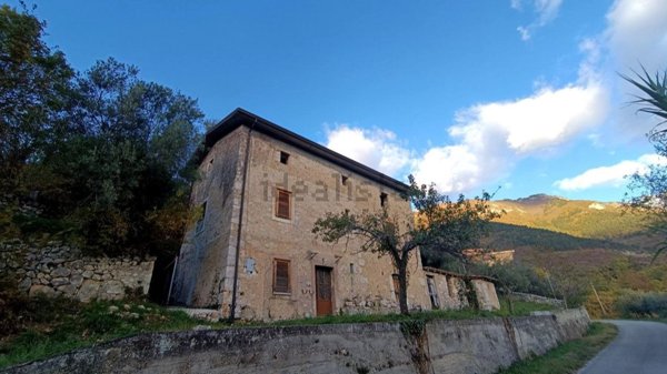 casa indipendente in vendita ad Alvito