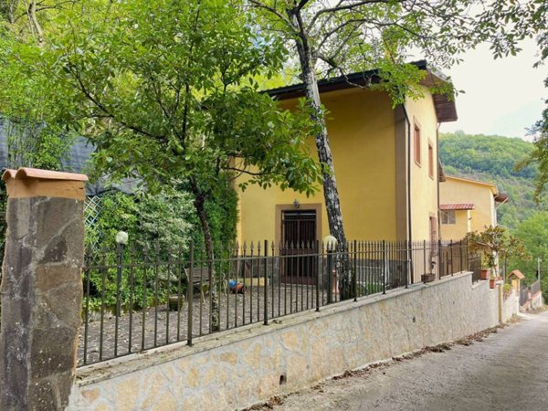 casa indipendente in vendita ad Alvito