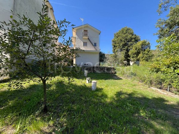 casa indipendente in vendita ad Alvito in zona Sant'Onofrio