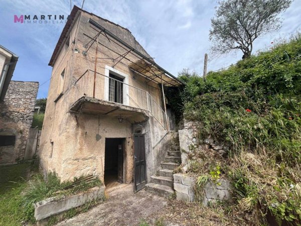 casa indipendente in vendita ad Alvito in zona Sant'Onofrio