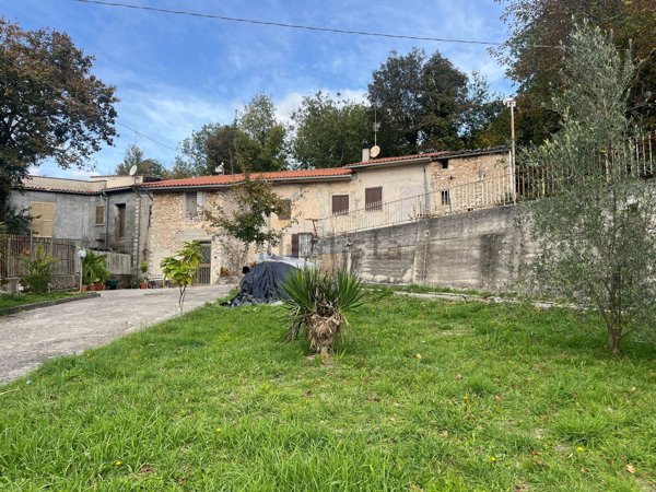 casa indipendente in vendita ad Alvito