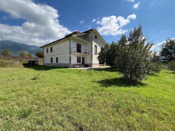 casa indipendente in vendita ad Alvito