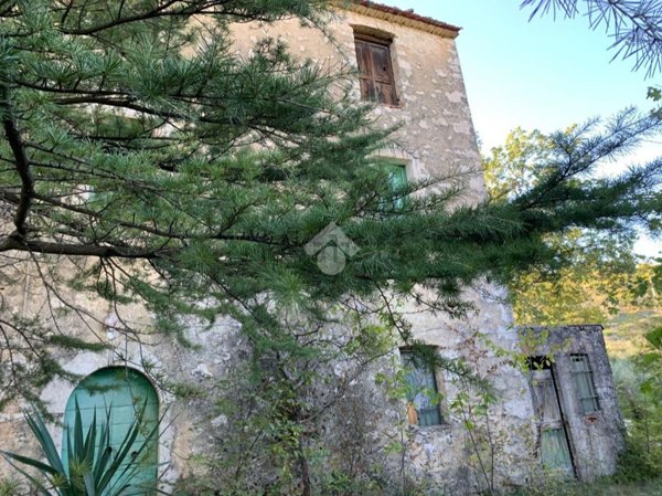 quadrivano in vendita ad Alvito in zona Castello