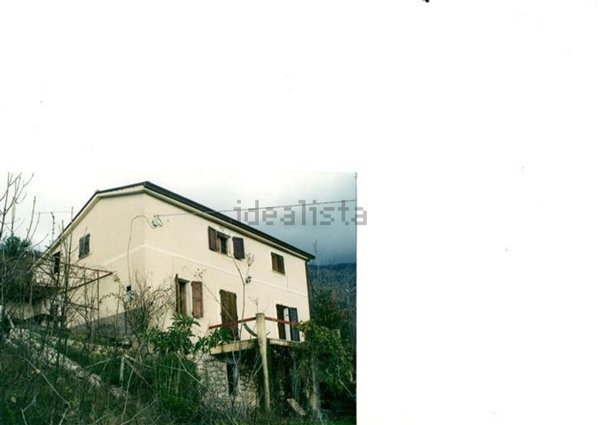 quadrivano in vendita ad Alvito in zona Peschio