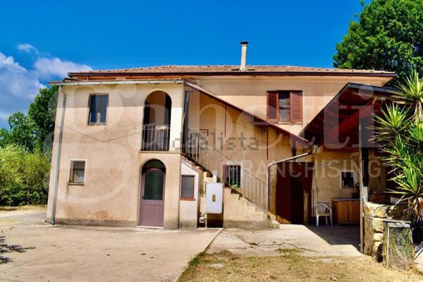 casa indipendente in vendita ad Alvito in zona Sant'Onofrio