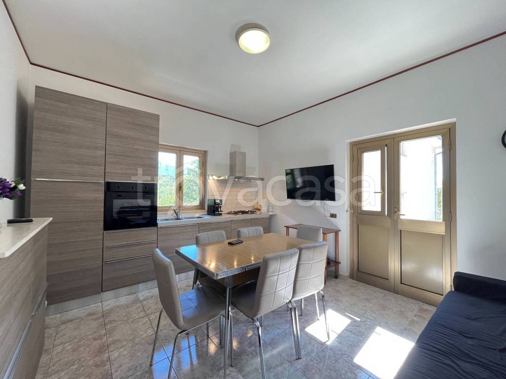 casa indipendente in vendita ad Alvito in zona Sant'Onofrio