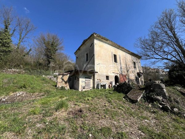 casa indipendente in vendita ad Alvito