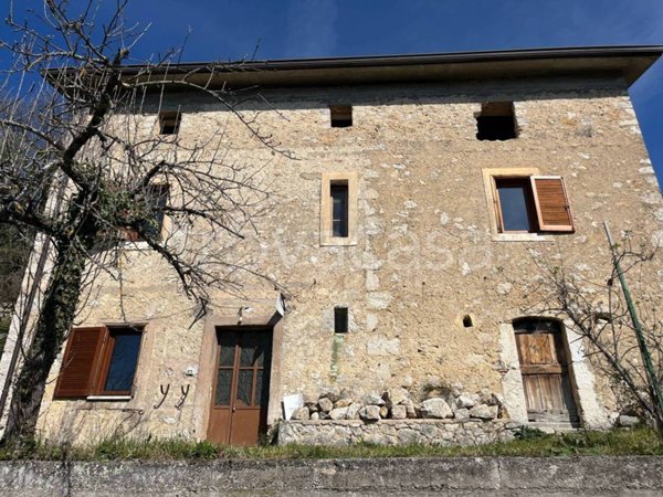 casa indipendente in vendita ad Alvito