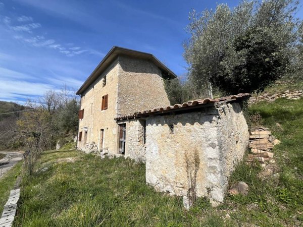 casa indipendente in vendita ad Alvito