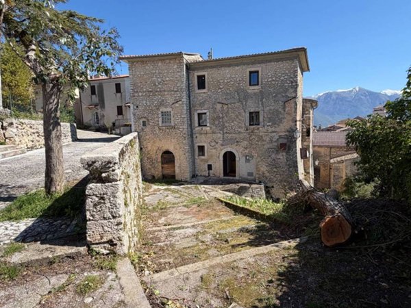 appartamento in vendita ad Alvito in zona Castello