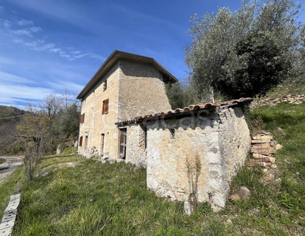 casa indipendente in vendita ad Alvito