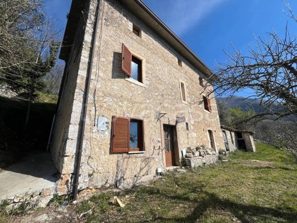 casa indipendente in vendita ad Alvito