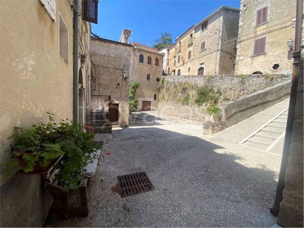 appartamento in vendita ad Alvito in zona Castello