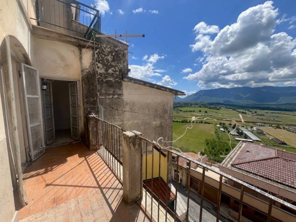 appartamento in vendita ad Alvito in zona Peschio