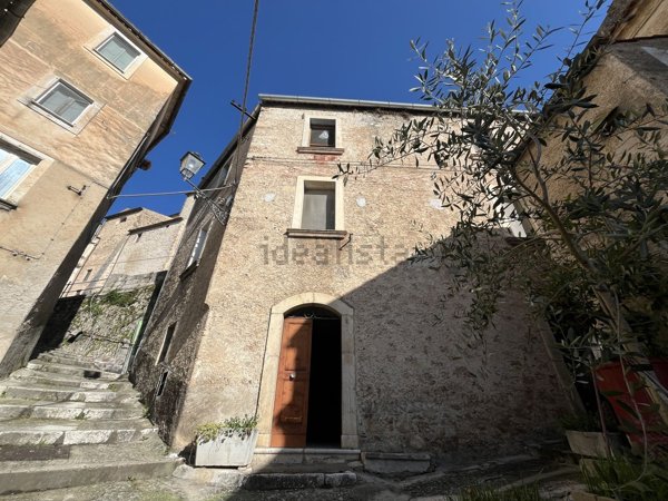 appartamento in vendita ad Alvito in zona Peschio