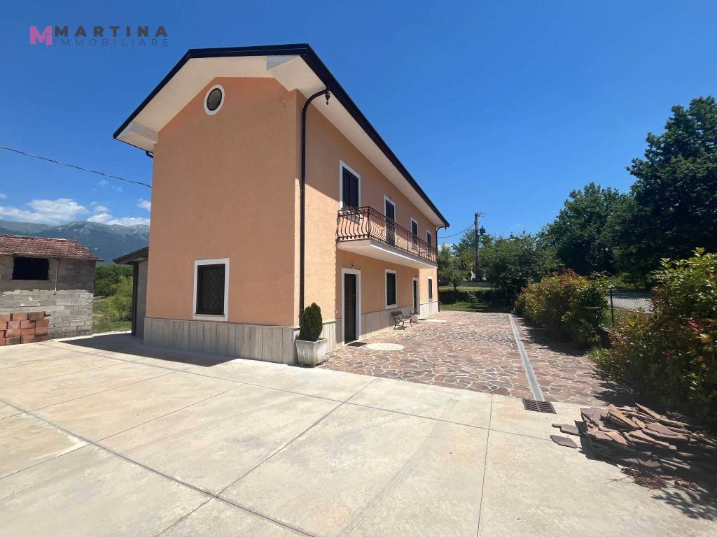 casa indipendente in vendita ad Alvito in zona Sant'Onofrio