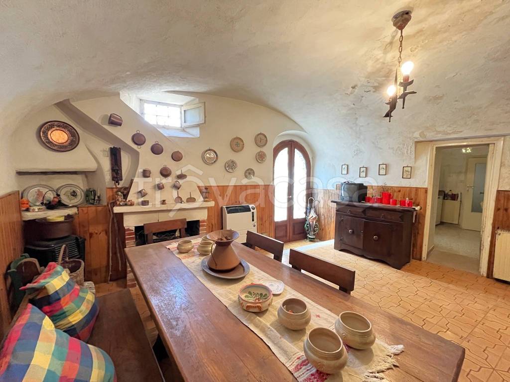 casa indipendente in vendita ad Alvito in zona Castello