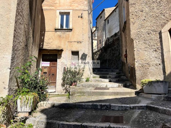 appartamento in vendita ad Alvito in zona Castello