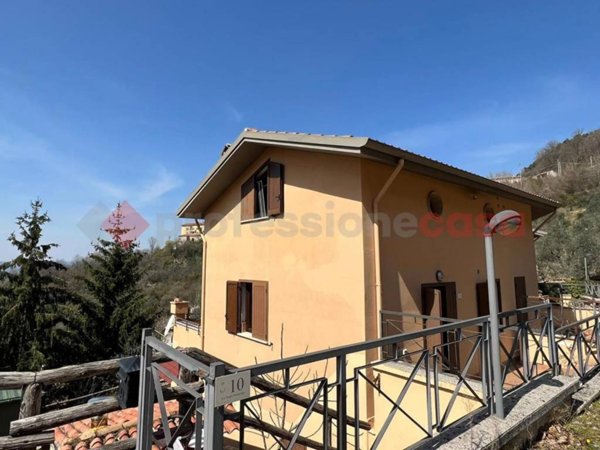 appartamento in vendita ad Alvito in zona Castello