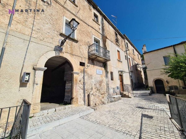 appartamento in vendita ad Alvito in zona Castello